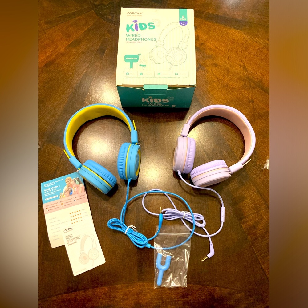 NWT Set of 2 kids wired headphones with “Y” connector blue and lavender